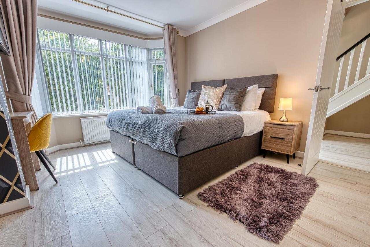 Elegant 5 Bed House - Sleeps 9, Central Solihull, Nec, Jlr, Hs2, Resorts World, Airport Business And Leisure Stays, Kültér fotó