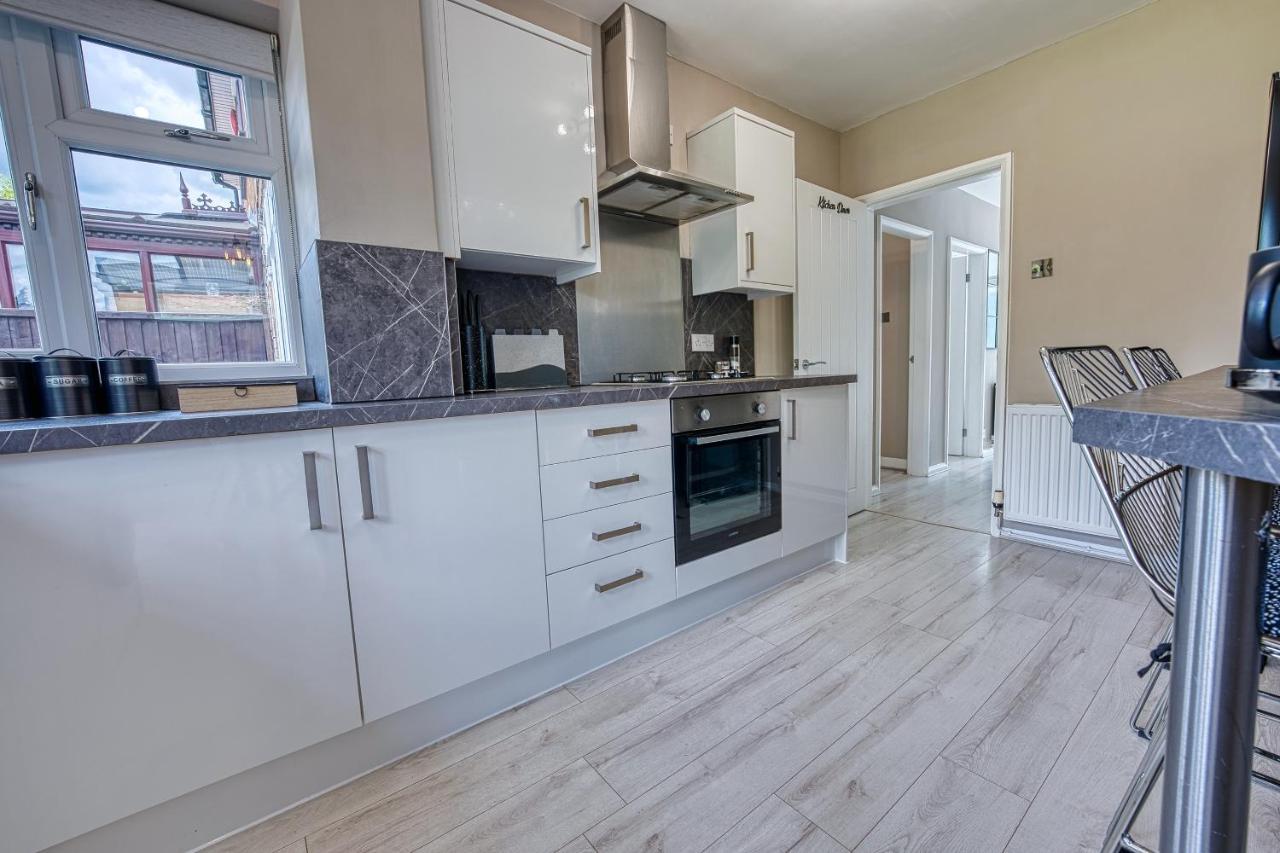 Elegant 5 Bed House - Sleeps 9, Central Solihull, Nec, Jlr, Hs2, Resorts World, Airport Business And Leisure Stays, Kültér fotó