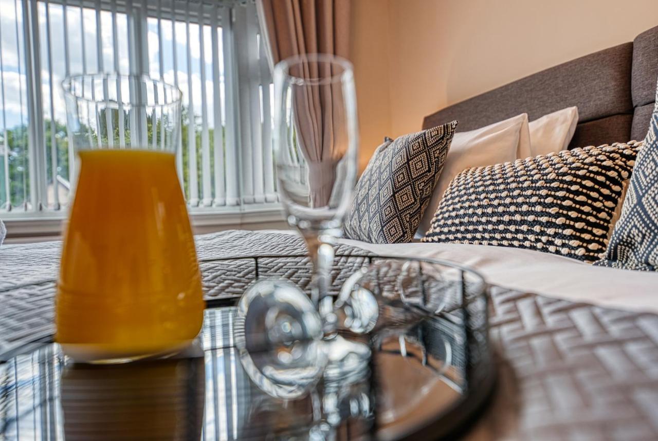 Elegant 5 Bed House - Sleeps 9, Central Solihull, Nec, Jlr, Hs2, Resorts World, Airport Business And Leisure Stays, Kültér fotó