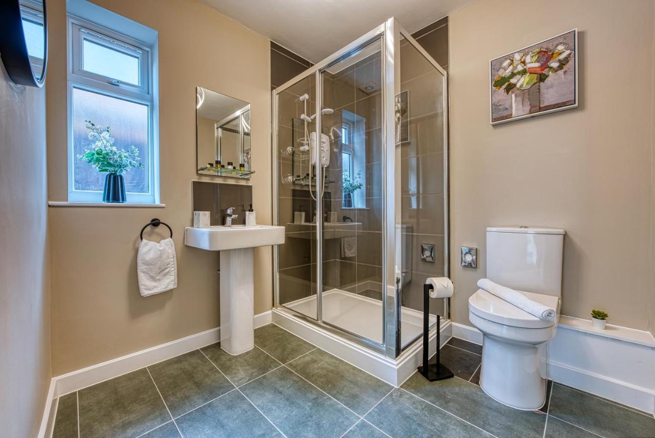 Elegant 5 Bed House - Sleeps 9, Central Solihull, Nec, Jlr, Hs2, Resorts World, Airport Business And Leisure Stays, Kültér fotó